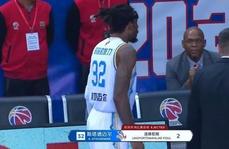 开元棋牌官网- 尼斯中场悍将红牌停赛三场  